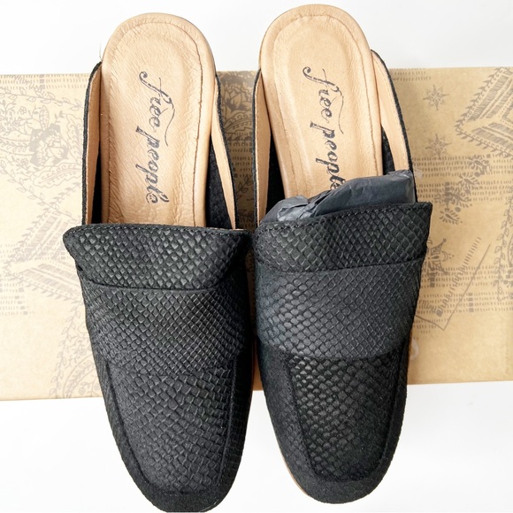 Free People At Ease Black Suede Mules Size 35.5 US 5.5 Slip On Square Toe Heel - Picture 4 of 11